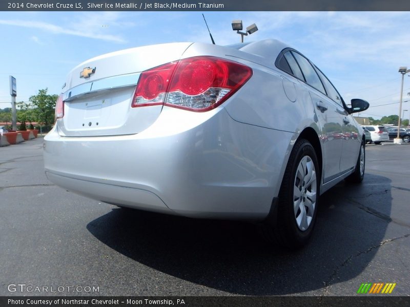 Silver Ice Metallic / Jet Black/Medium Titanium 2014 Chevrolet Cruze LS