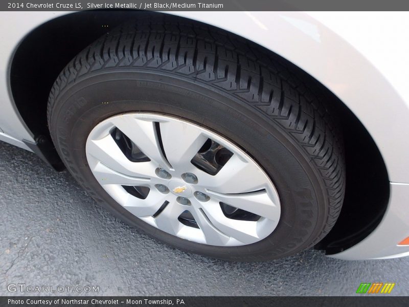 Silver Ice Metallic / Jet Black/Medium Titanium 2014 Chevrolet Cruze LS