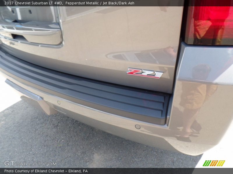 Pepperdust Metallic / Jet Black/Dark Ash 2017 Chevrolet Suburban LT 4WD