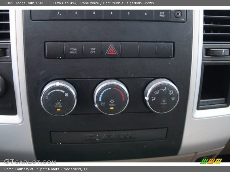 Stone White / Light Pebble Beige/Bark Brown 2009 Dodge Ram 1500 SLT Crew Cab 4x4