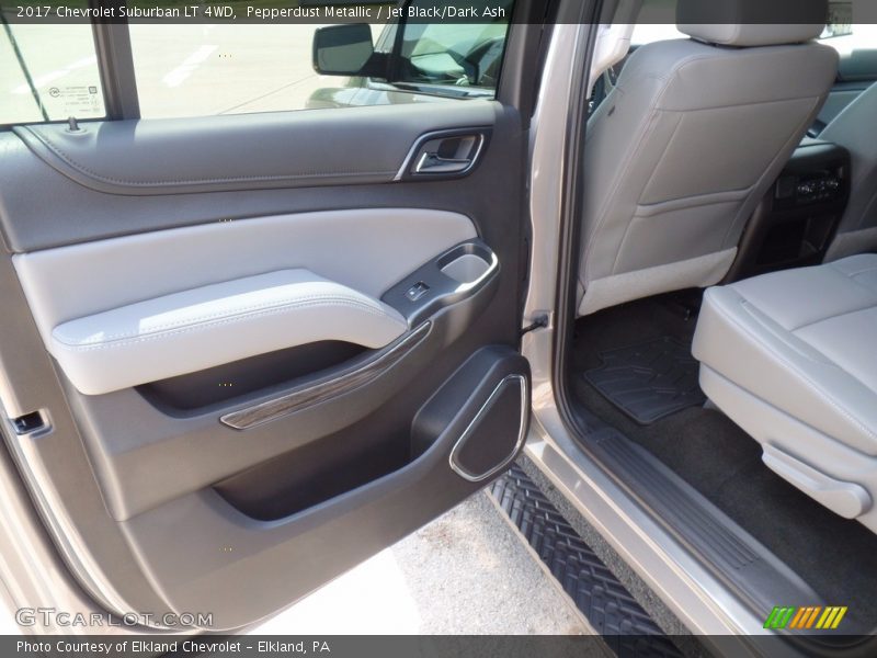 Pepperdust Metallic / Jet Black/Dark Ash 2017 Chevrolet Suburban LT 4WD