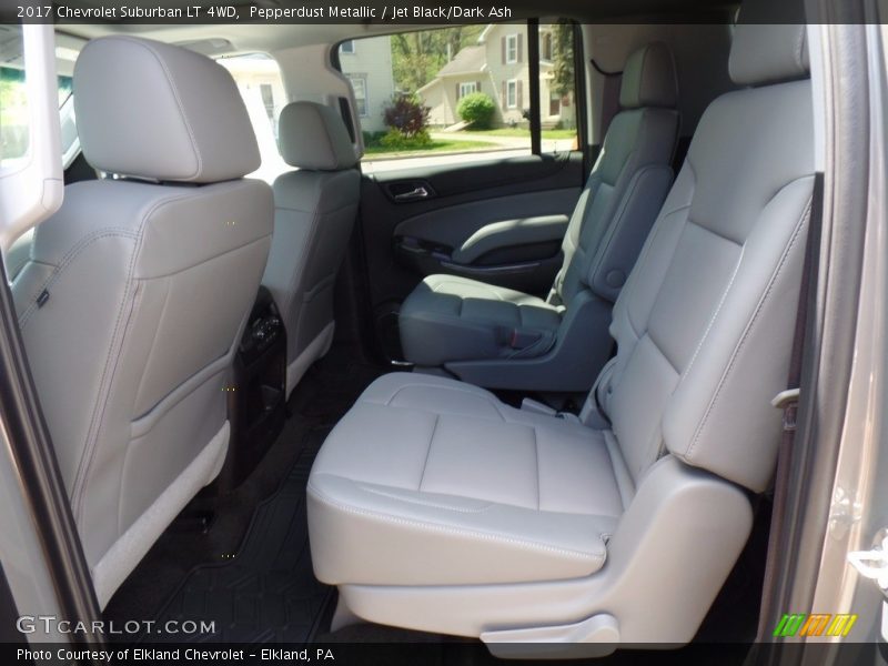 Pepperdust Metallic / Jet Black/Dark Ash 2017 Chevrolet Suburban LT 4WD