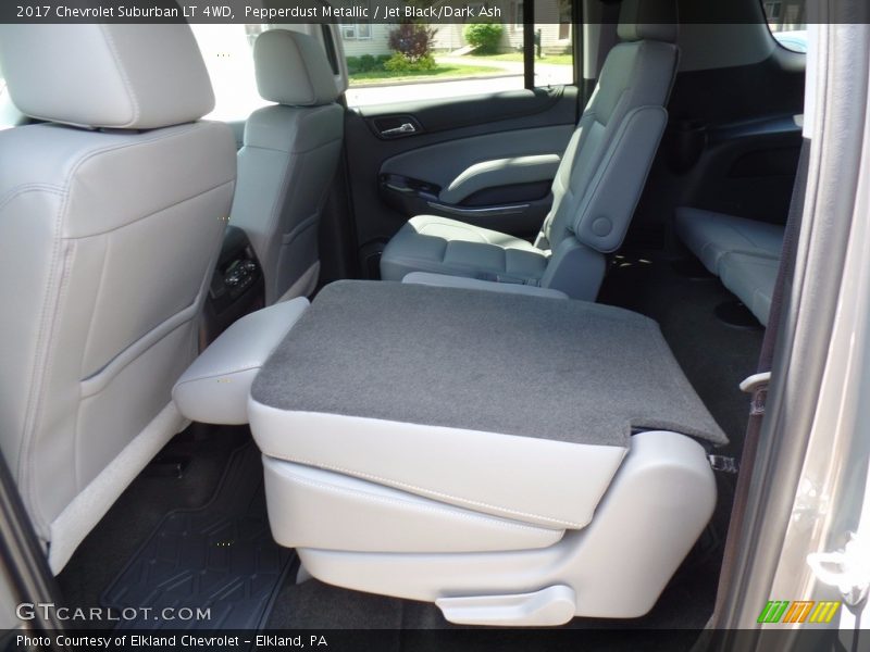 Pepperdust Metallic / Jet Black/Dark Ash 2017 Chevrolet Suburban LT 4WD
