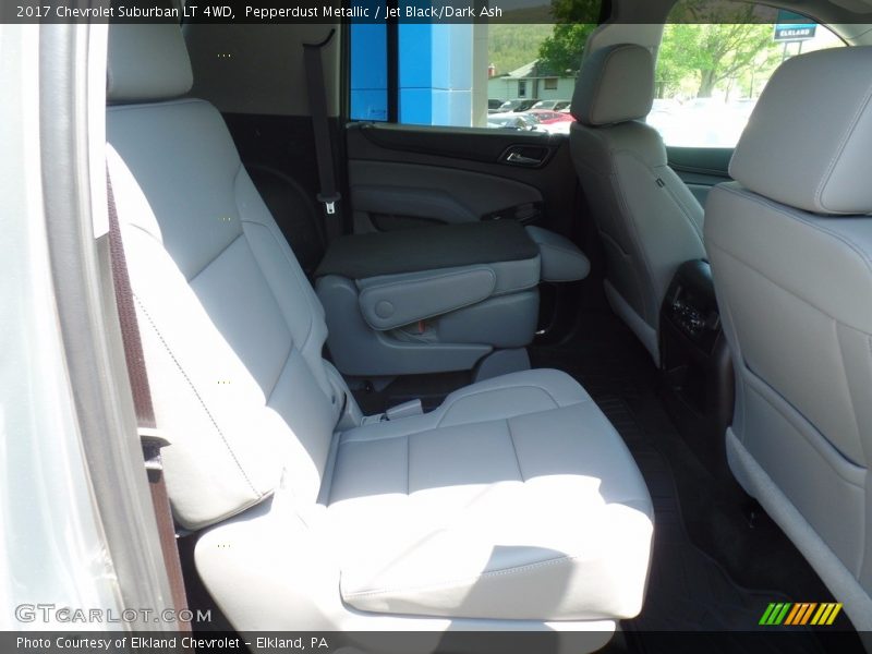 Pepperdust Metallic / Jet Black/Dark Ash 2017 Chevrolet Suburban LT 4WD