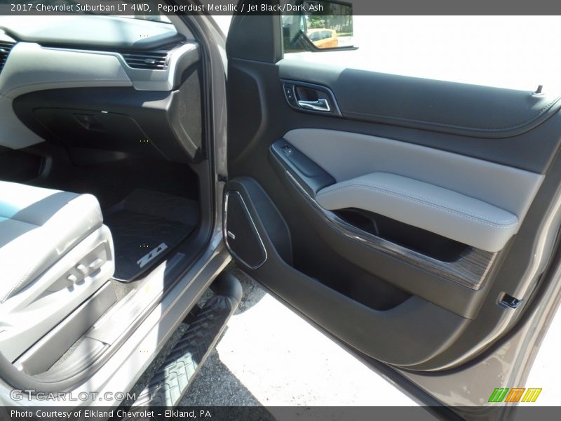 Pepperdust Metallic / Jet Black/Dark Ash 2017 Chevrolet Suburban LT 4WD