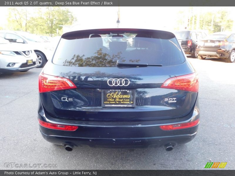 Deep Sea Blue Pearl Effect / Black 2011 Audi Q5 2.0T quattro