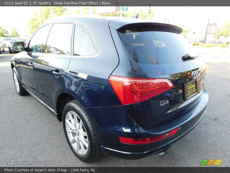 Deep Sea Blue Pearl Effect / Black 2011 Audi Q5 2.0T quattro