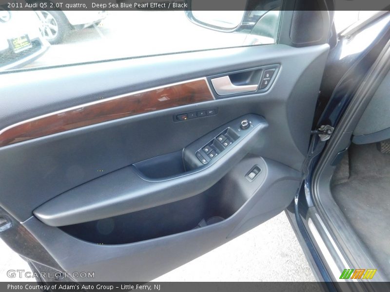 Deep Sea Blue Pearl Effect / Black 2011 Audi Q5 2.0T quattro