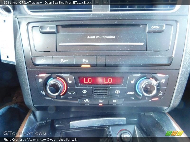 Deep Sea Blue Pearl Effect / Black 2011 Audi Q5 2.0T quattro