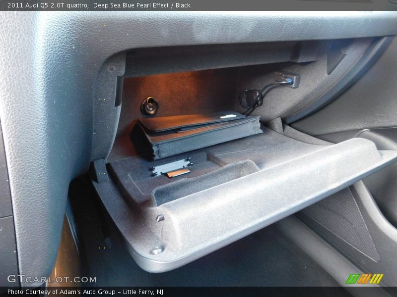 Deep Sea Blue Pearl Effect / Black 2011 Audi Q5 2.0T quattro