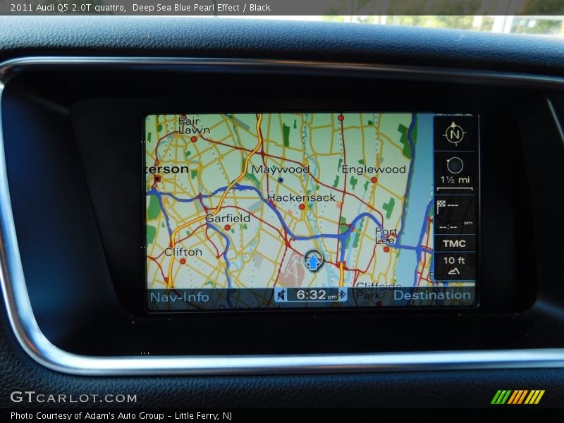 Deep Sea Blue Pearl Effect / Black 2011 Audi Q5 2.0T quattro