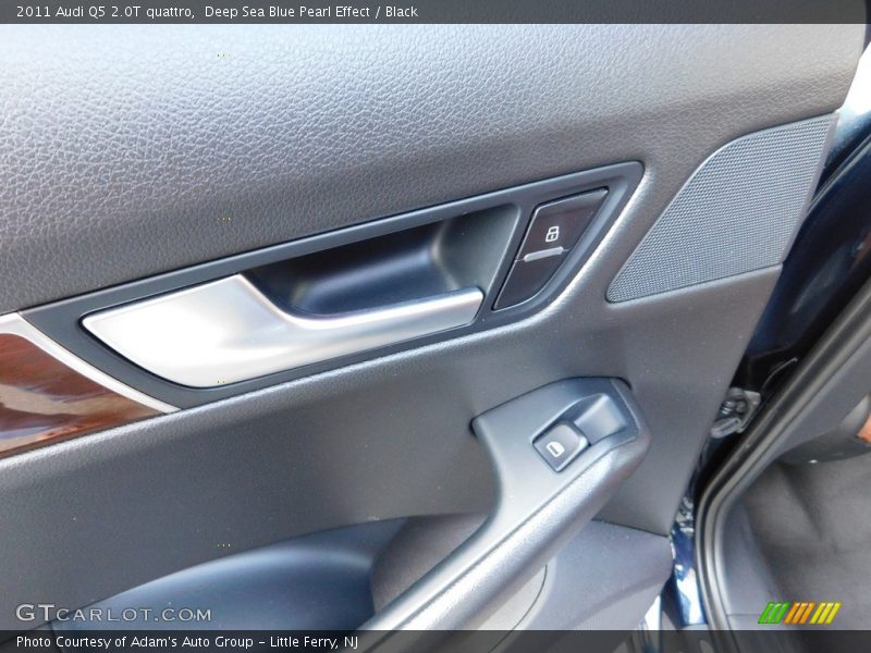 Deep Sea Blue Pearl Effect / Black 2011 Audi Q5 2.0T quattro