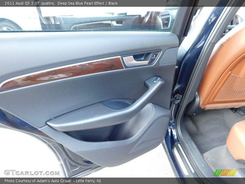 Deep Sea Blue Pearl Effect / Black 2011 Audi Q5 2.0T quattro