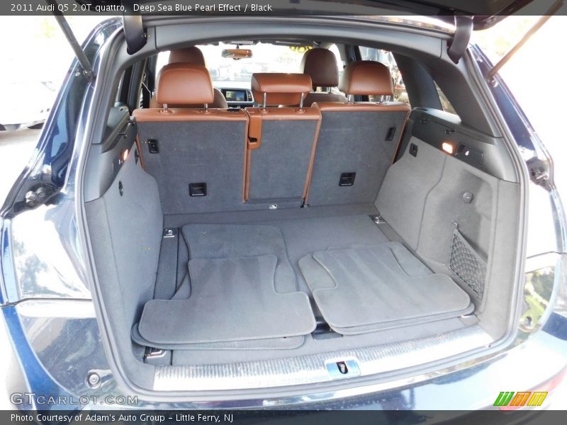 Deep Sea Blue Pearl Effect / Black 2011 Audi Q5 2.0T quattro