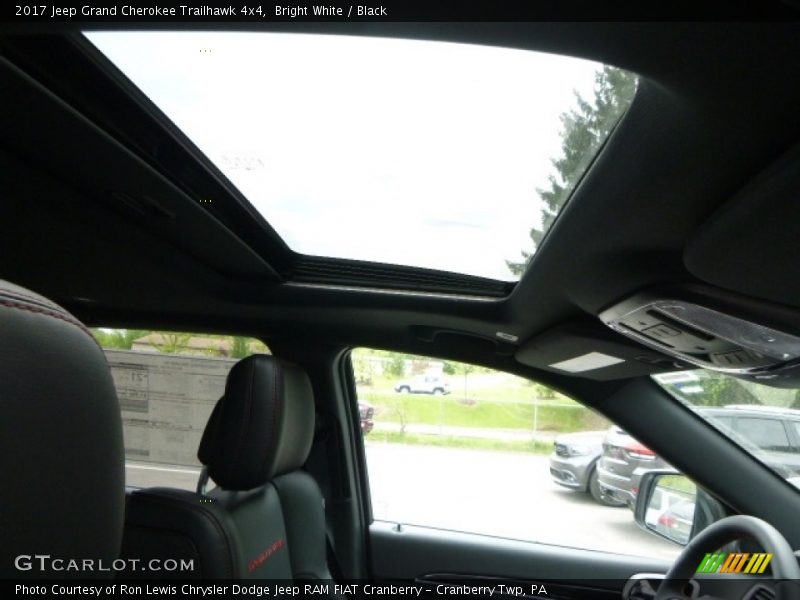 Bright White / Black 2017 Jeep Grand Cherokee Trailhawk 4x4