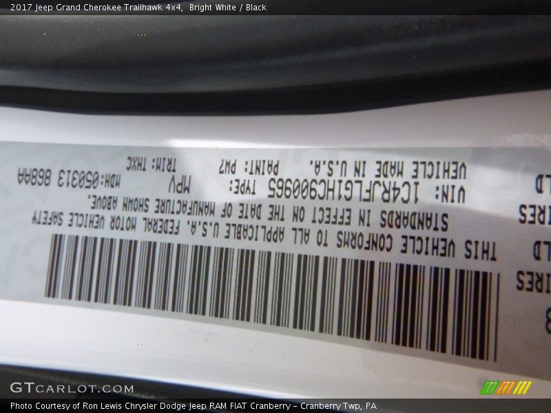 Bright White / Black 2017 Jeep Grand Cherokee Trailhawk 4x4