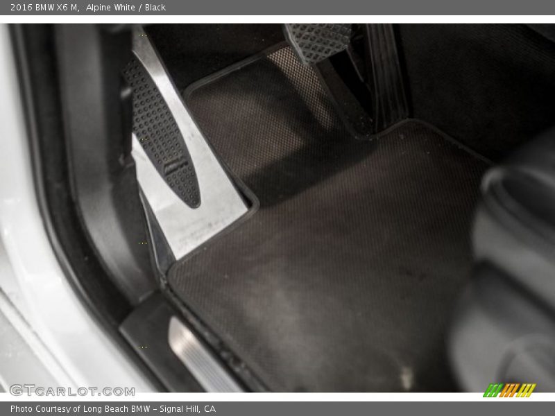 Alpine White / Black 2016 BMW X6 M