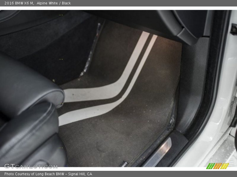 Alpine White / Black 2016 BMW X6 M