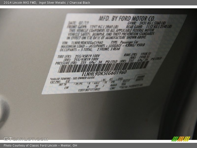 Ingot Silver Metallic / Charcoal Black 2014 Lincoln MKS FWD