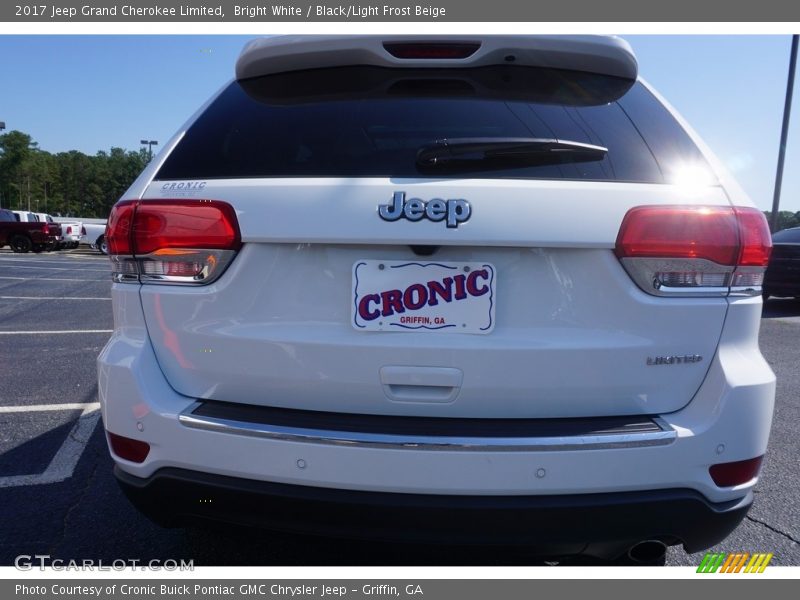 Bright White / Black/Light Frost Beige 2017 Jeep Grand Cherokee Limited