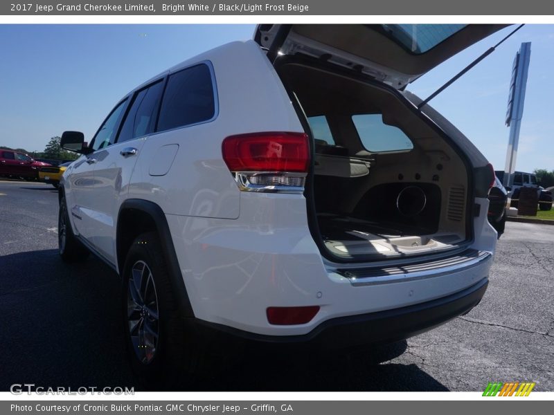 Bright White / Black/Light Frost Beige 2017 Jeep Grand Cherokee Limited