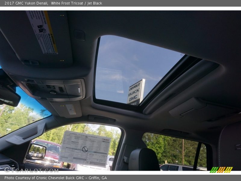 White Frost Tricoat / Jet Black 2017 GMC Yukon Denali