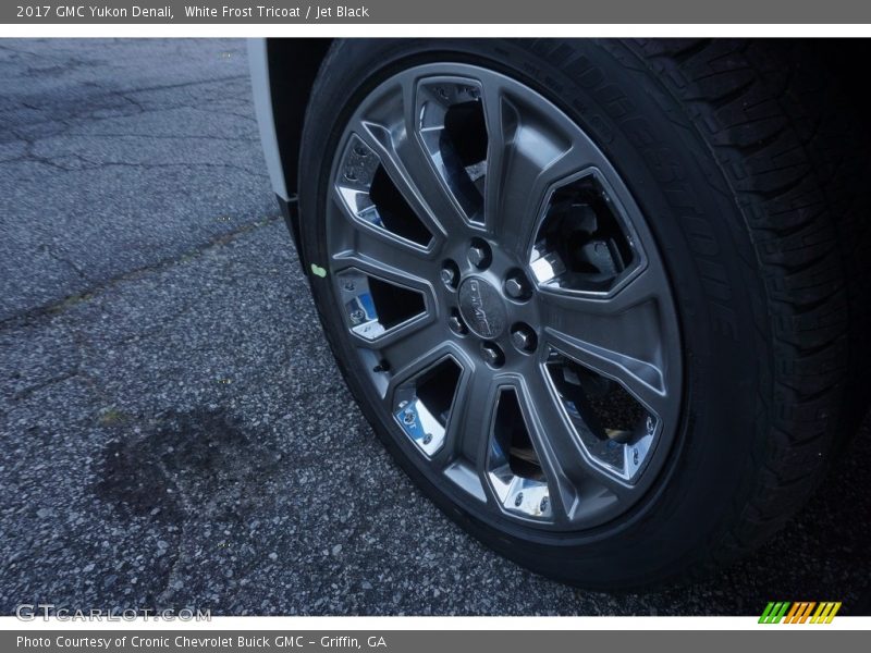 White Frost Tricoat / Jet Black 2017 GMC Yukon Denali