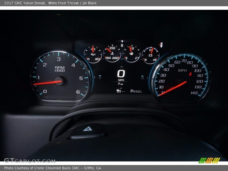 White Frost Tricoat / Jet Black 2017 GMC Yukon Denali