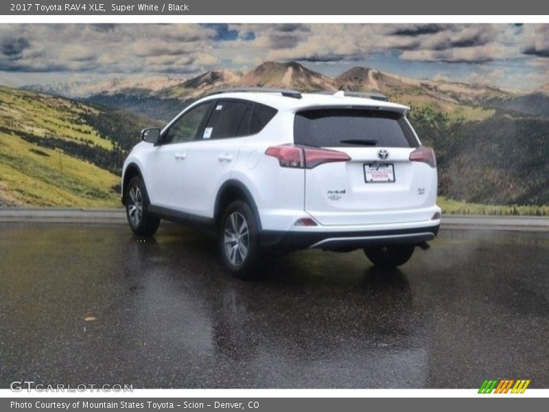 Super White / Black 2017 Toyota RAV4 XLE