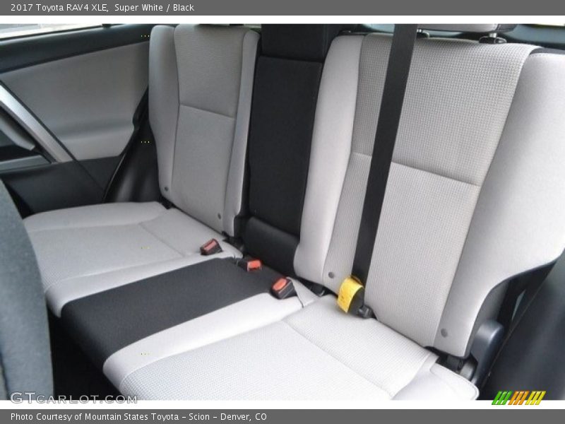 Super White / Black 2017 Toyota RAV4 XLE