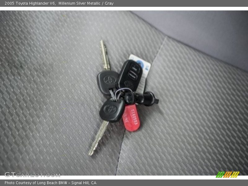 Millenium Silver Metallic / Gray 2005 Toyota Highlander V6