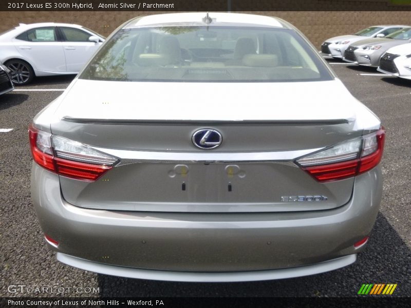 Atomic Silver / Parchment 2017 Lexus ES 300h Hybrid