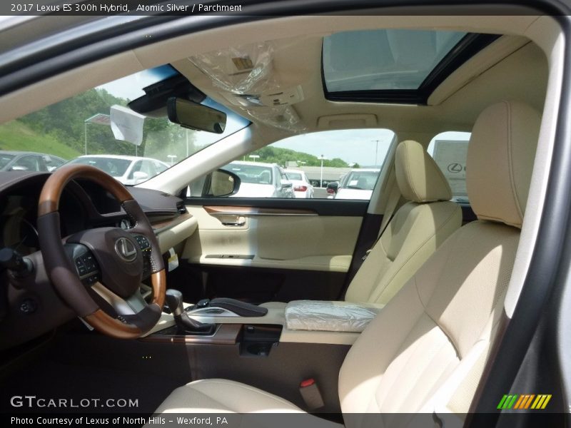 Atomic Silver / Parchment 2017 Lexus ES 300h Hybrid