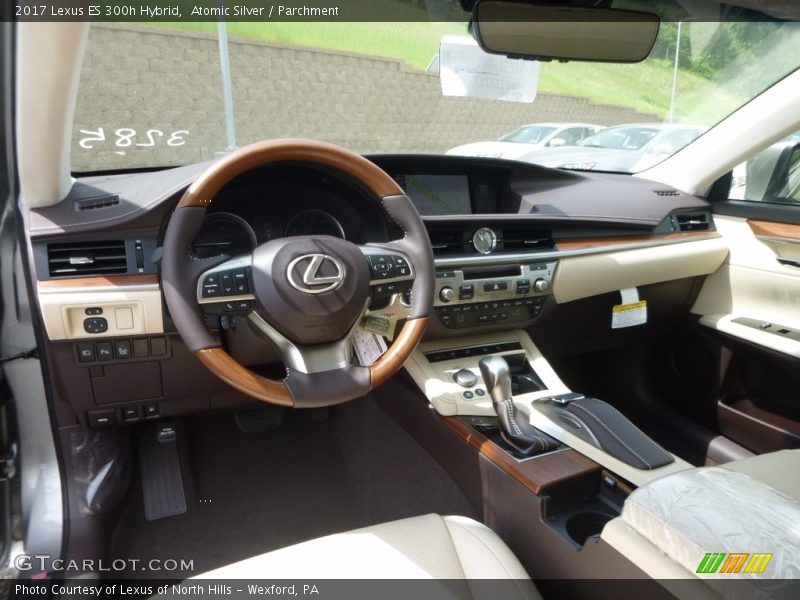 Atomic Silver / Parchment 2017 Lexus ES 300h Hybrid