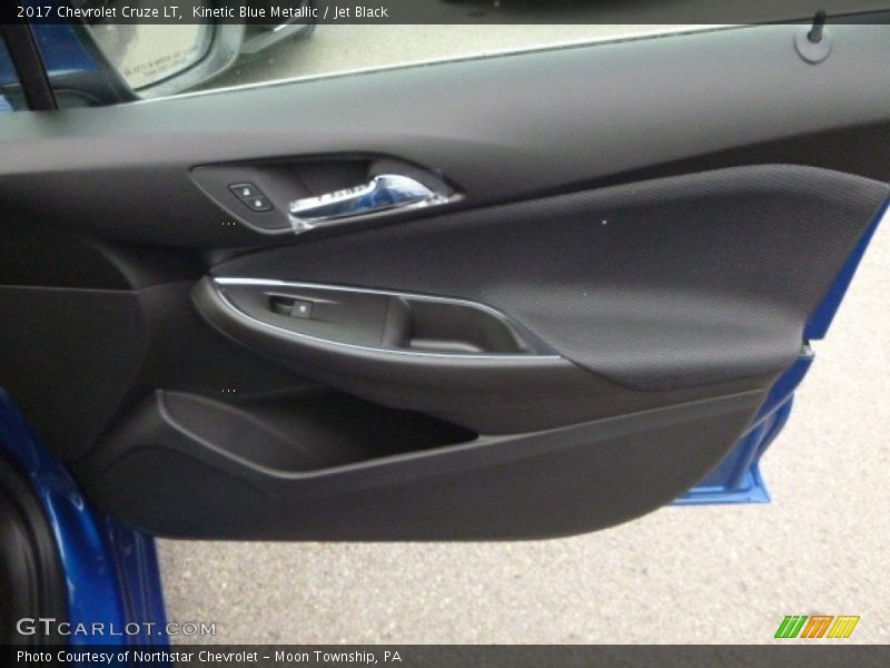 Kinetic Blue Metallic / Jet Black 2017 Chevrolet Cruze LT