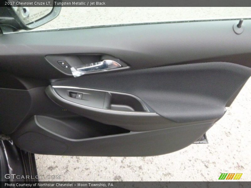 Tungsten Metallic / Jet Black 2017 Chevrolet Cruze LT