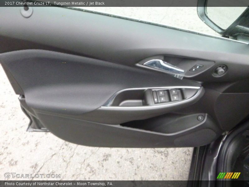Tungsten Metallic / Jet Black 2017 Chevrolet Cruze LT