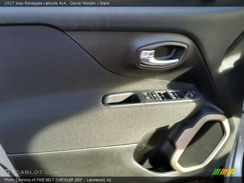 Glacier Metallic / Black 2017 Jeep Renegade Latitude 4x4