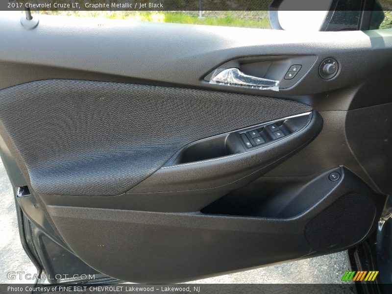 Graphite Metallic / Jet Black 2017 Chevrolet Cruze LT