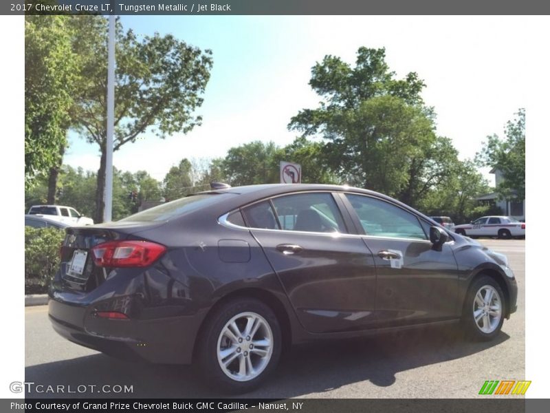 Tungsten Metallic / Jet Black 2017 Chevrolet Cruze LT