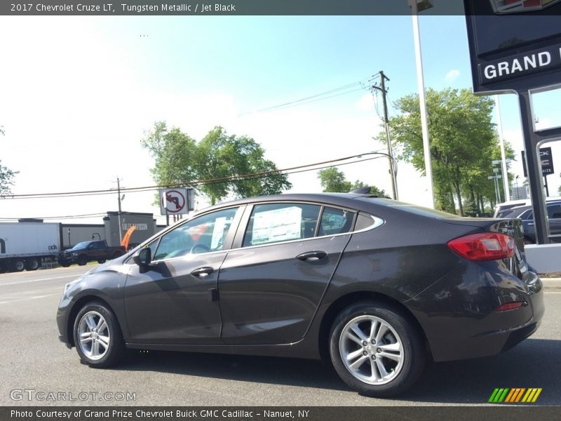 Tungsten Metallic / Jet Black 2017 Chevrolet Cruze LT