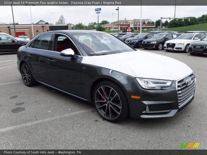 Front 3/4 View of 2018 S4 Premium Plus quattro Sedan