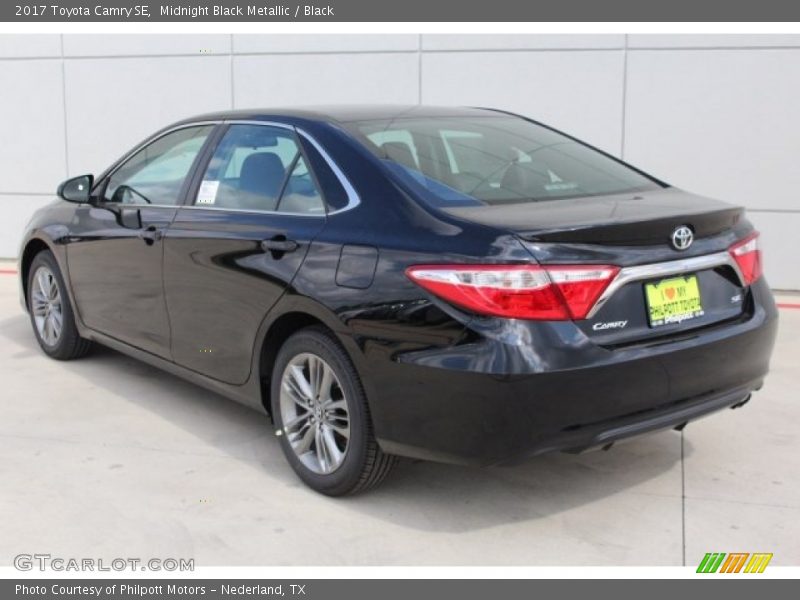 Midnight Black Metallic / Black 2017 Toyota Camry SE