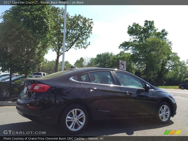 Mosaic Black Metallic / Jet Black 2017 Chevrolet Cruze LT