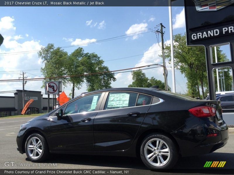 Mosaic Black Metallic / Jet Black 2017 Chevrolet Cruze LT