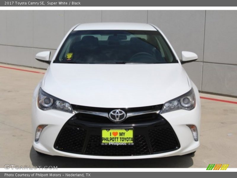 Super White / Black 2017 Toyota Camry SE
