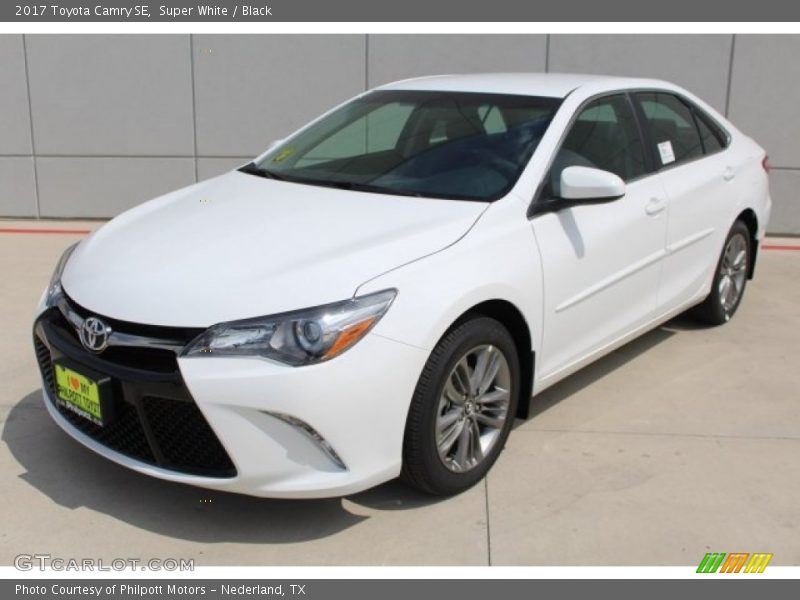 Super White / Black 2017 Toyota Camry SE