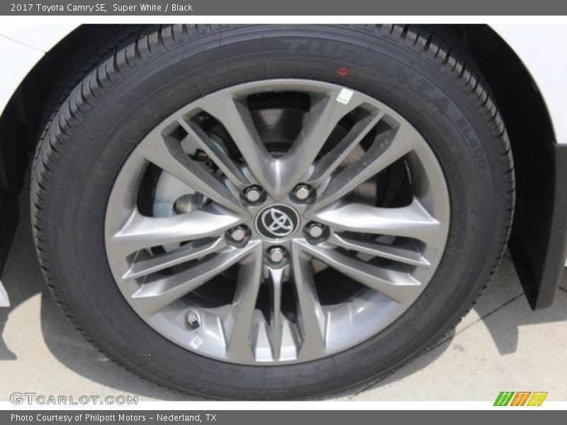 Super White / Black 2017 Toyota Camry SE