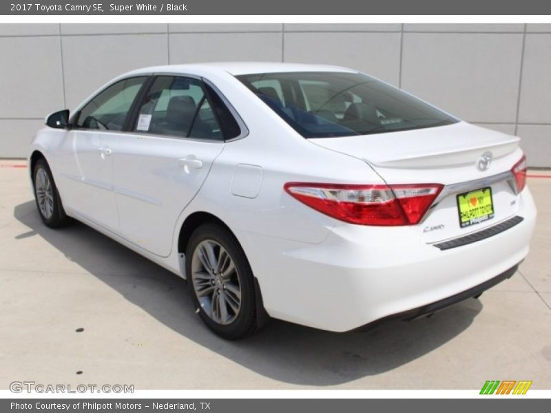 Super White / Black 2017 Toyota Camry SE