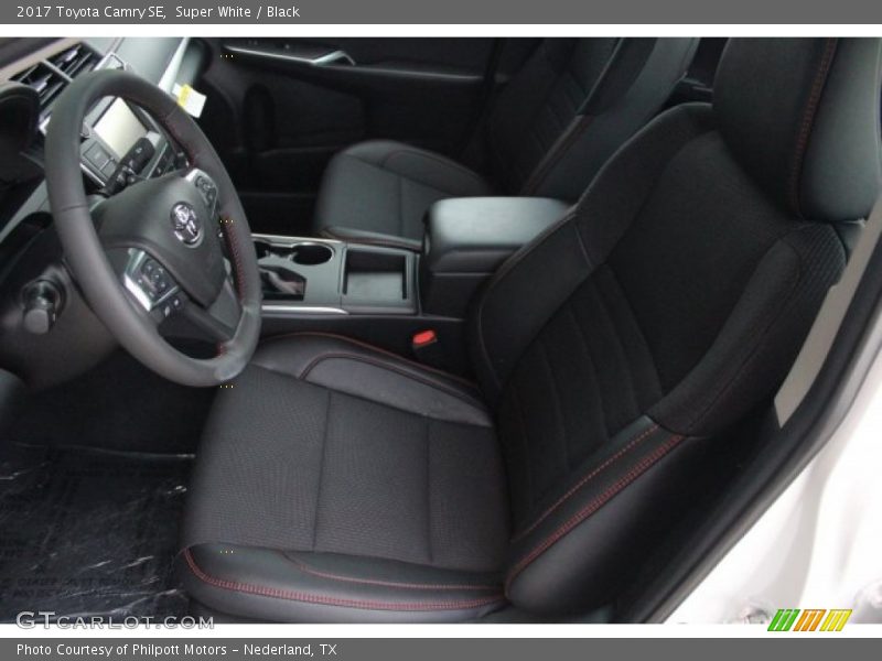 Super White / Black 2017 Toyota Camry SE